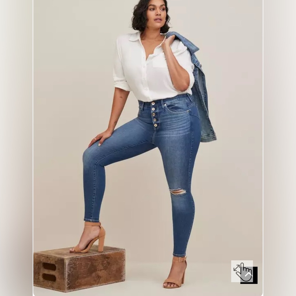 Torrid Bombshell Skinny 5 Button Fly Distressed J… - image 1